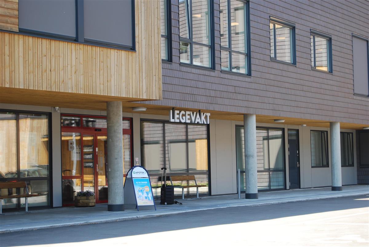 Hovedinngangen ved Tønsberg legevakt - Klikk for stort bilde